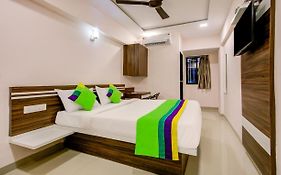 Treebo Kings Inn Vashi